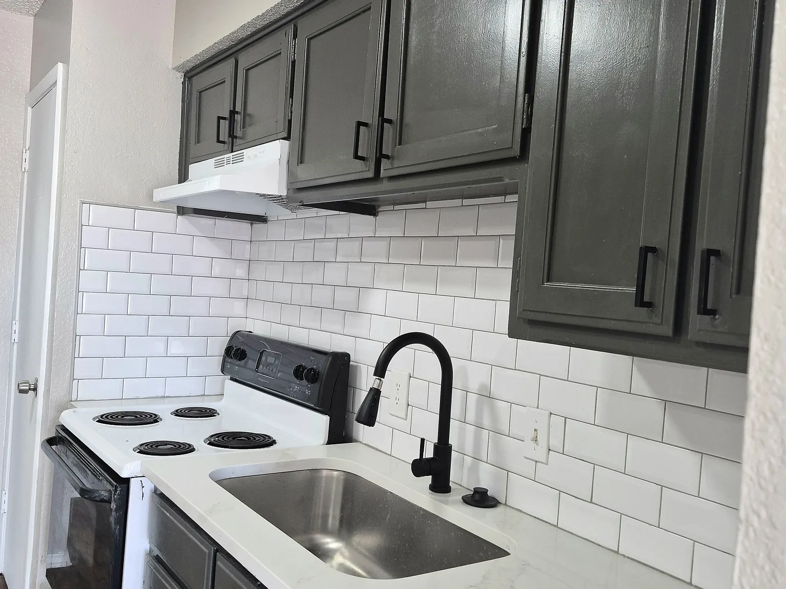 2 bed, 970 sqft, $1,575 — Photo 3