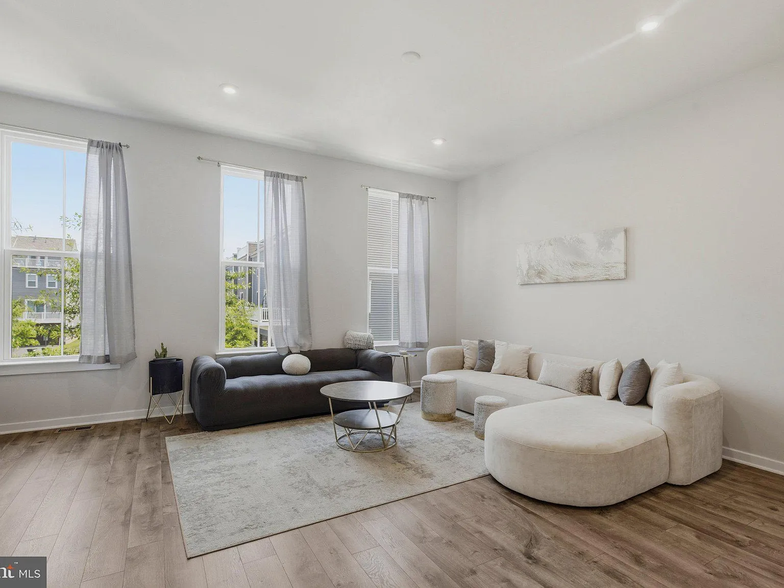 4 bed, 3.5 bath, 2016 sqft, $3,500 — Photo 3