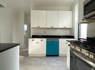 32-15 34th St #5D, Astoria, NY 11106