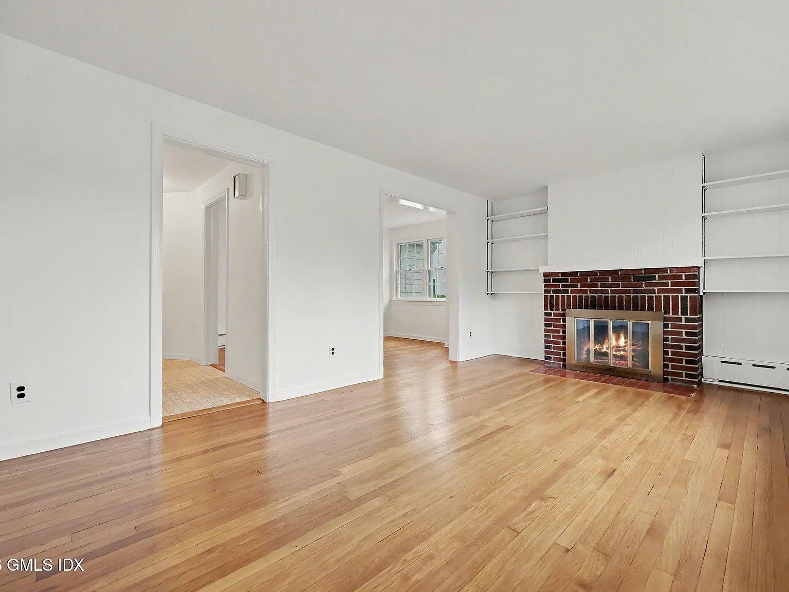 4 bed, 2.0 bath, 1879 sqft, $8,000 — Photo 3