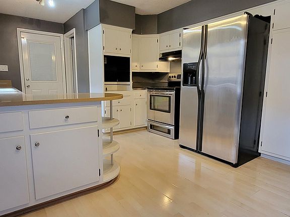 2nd image of 4732 Parkerdale Dr
