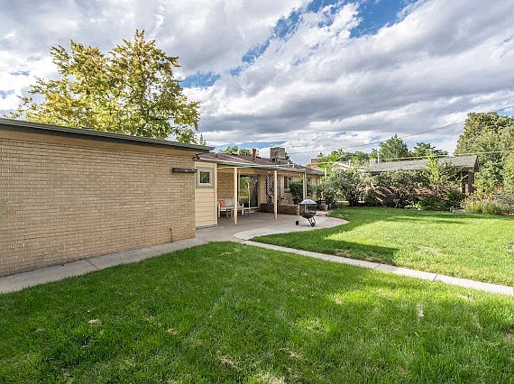 5 bed, 2400 sqft, $3,500 — Photo 3