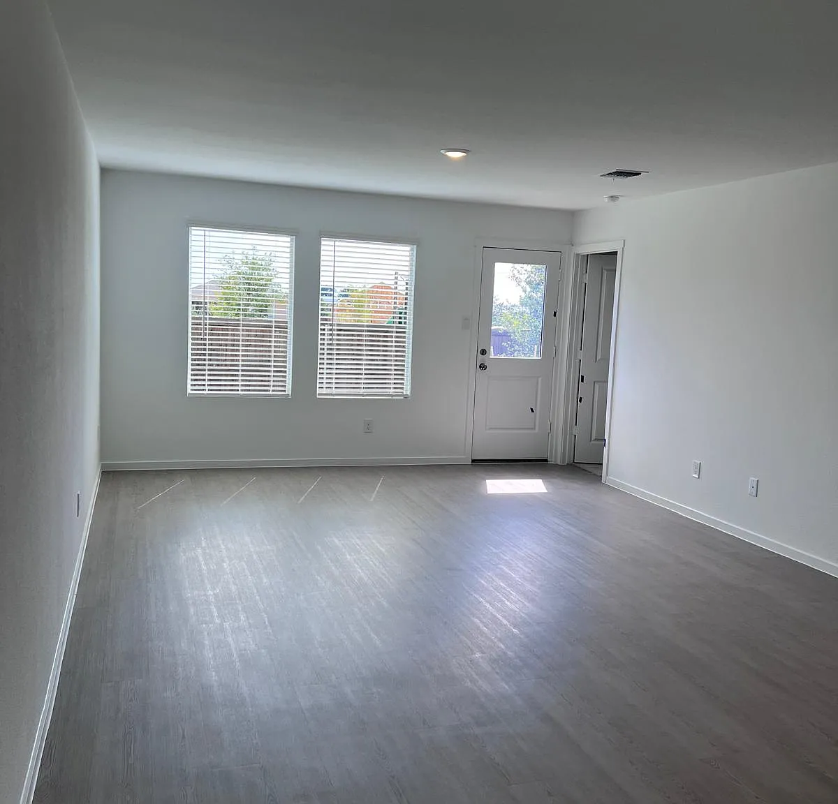 3 bed, 1411 sqft, $1,695 — Photo 4