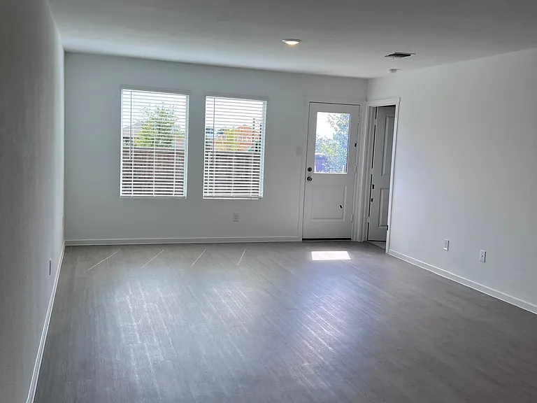 3927 Ontario Way — Photo 7