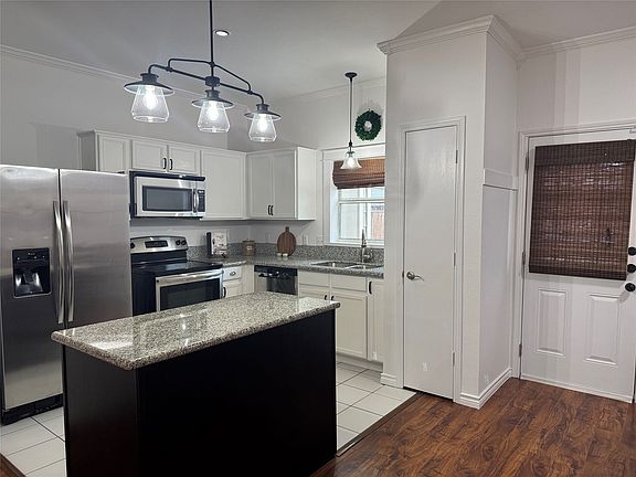 4th image of 902 Greene Way
