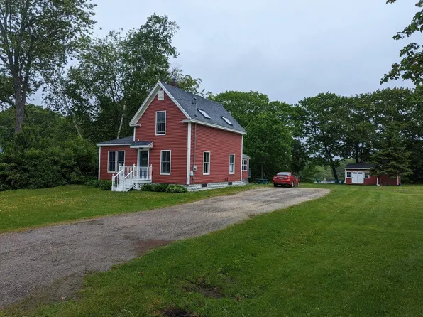 33 Penobscot Avenue, Howland, ME 04448