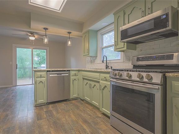 5th image of 5778 Bower St