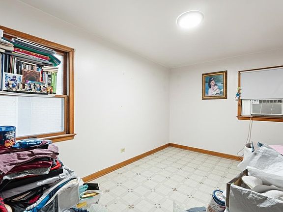 5th image of 15 Carlton Ave