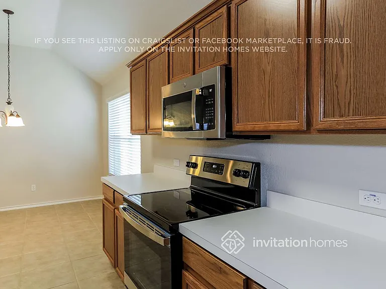 2815 Arabian Ln — Photo 6