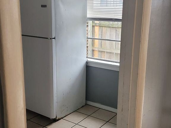 4th image of 921 S Highway 161 Unit A