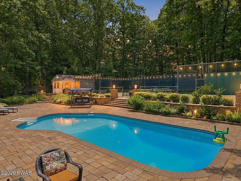 1075 Acacia Dr — Photo 13