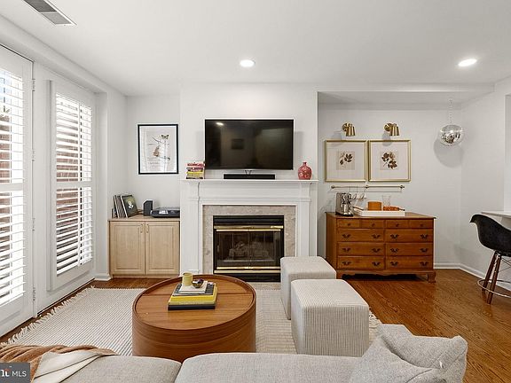 3rd image of 1935 Belmont Rd NW #1121