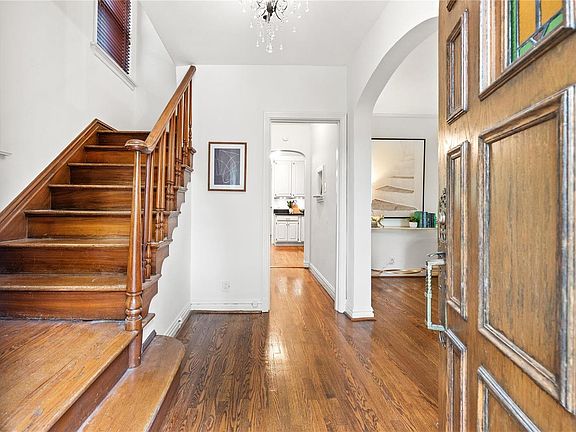 4th image of 7318 Stanford Ave