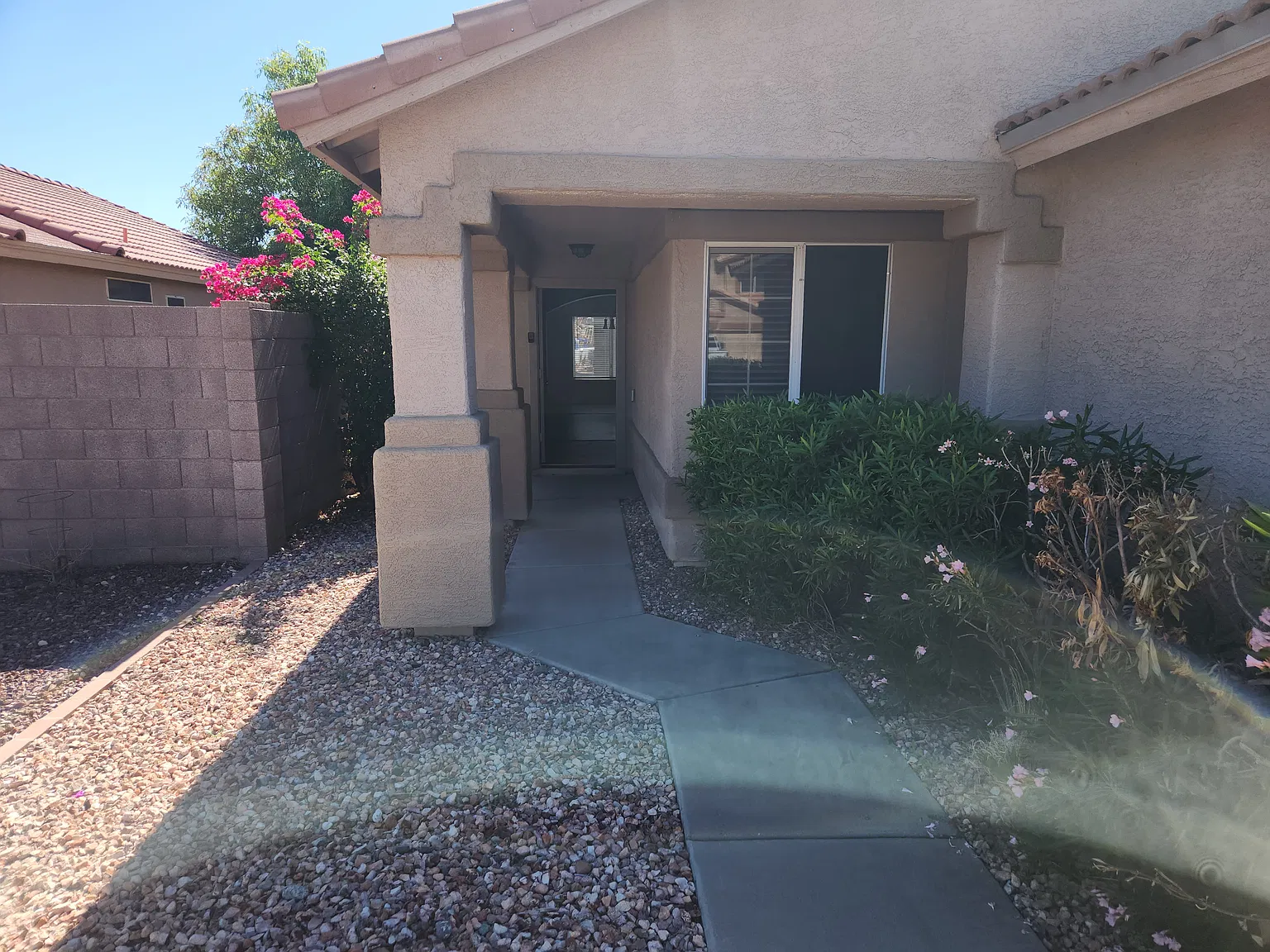 3 bed, 1301 sqft, $2,195 — Photo 2