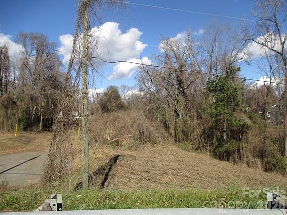 2nd image of 2848 Bradford St