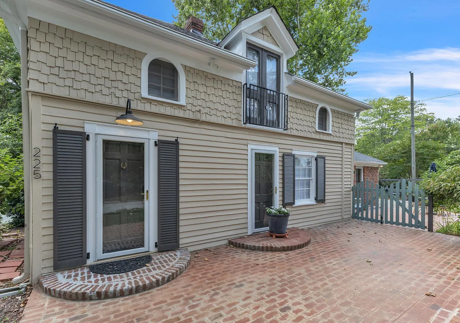 Carriage House — Photo 2