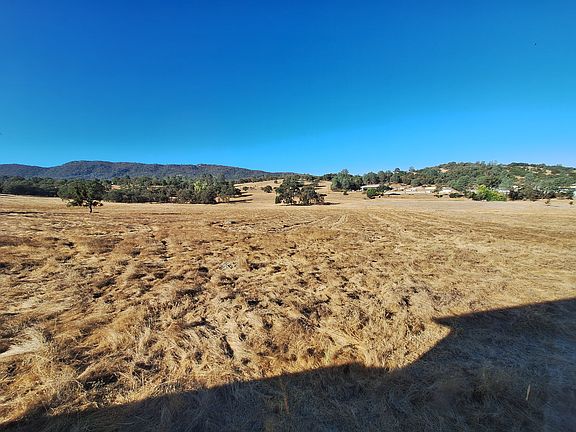 4th image of 371 Luddy Ln