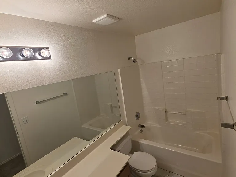 121 W Ivanhoe St — Photo 15