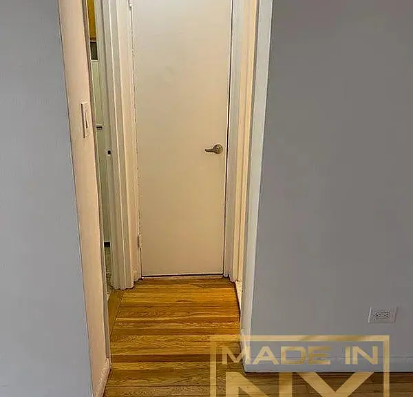 327 W 30th St #4B — Photo 7