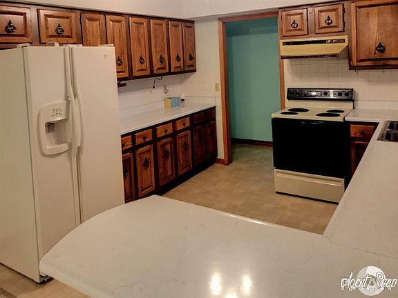 5th image of 1058 Woodbine Cir W