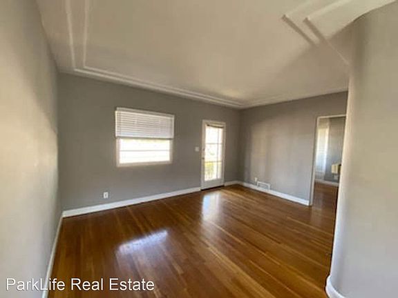 4th image of 215 D Ave #F