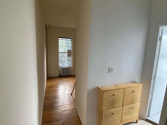 5th image of 406 E 9th St #3SE