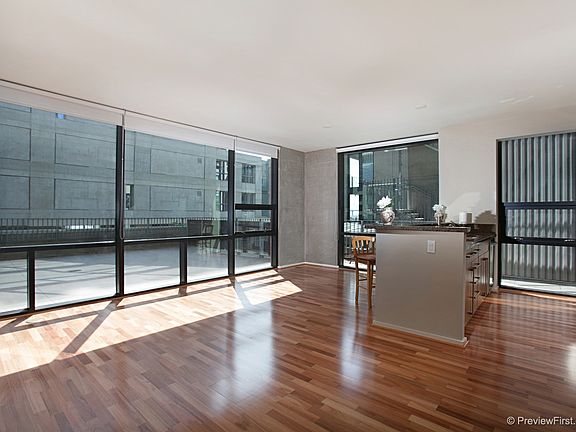 4th image of 350 11th Ave Unit 425