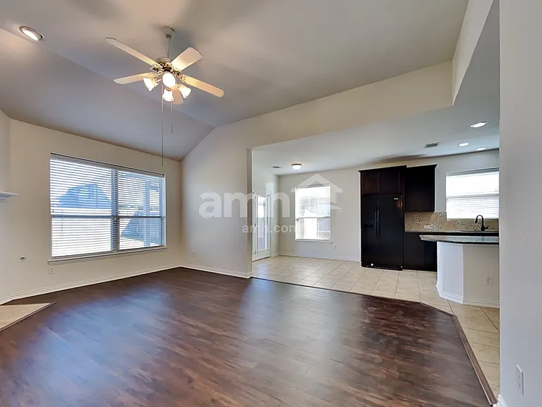 813 Lovebird Ln — Photo 6