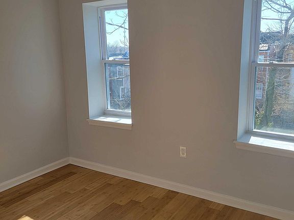 4th image of 1545 Carswell St