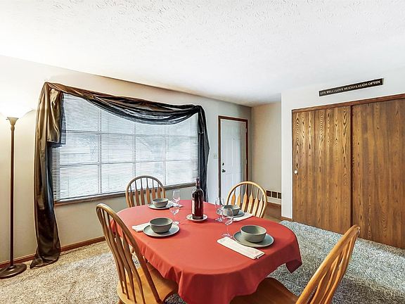 5th image of 6381 Hollyberry Ln