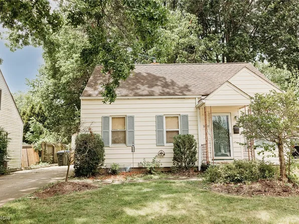 3190 Oakwood Dr, Cuyahoga Falls, OH 44221