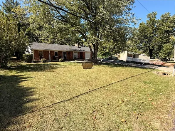 109 N Harrison St, Spring Hill, KS 66083