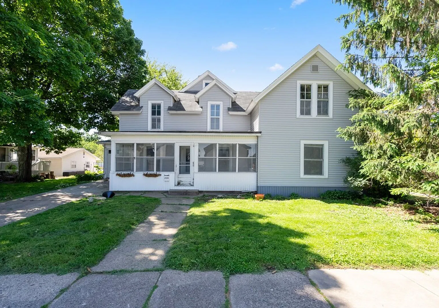 220 W 9th St - Cedar Falls — Photo 3