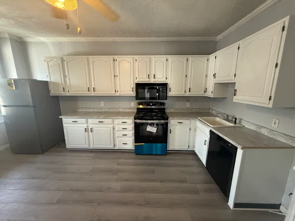 225 Main St #2R, Pittston, PA 18641