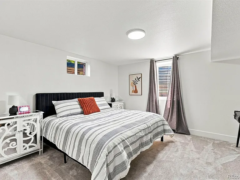 2320 S Holly Pl — Photo 28