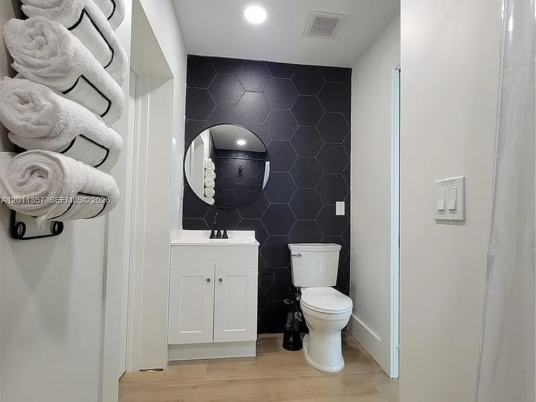 735 Tradewind Dr — Photo 10