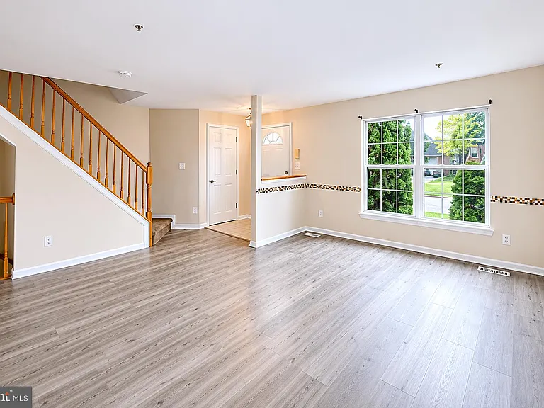 638 Villager Cir — Photo 4