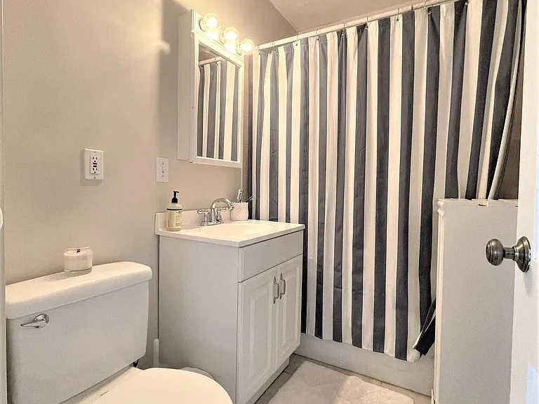 68 Willis Ave — Photo 13