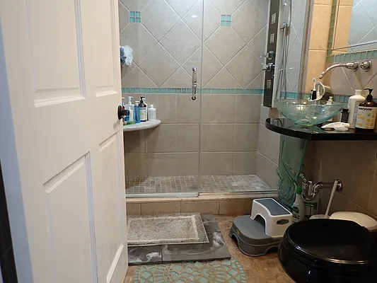 Rented by Hakeem Shahid, LREB | media 38