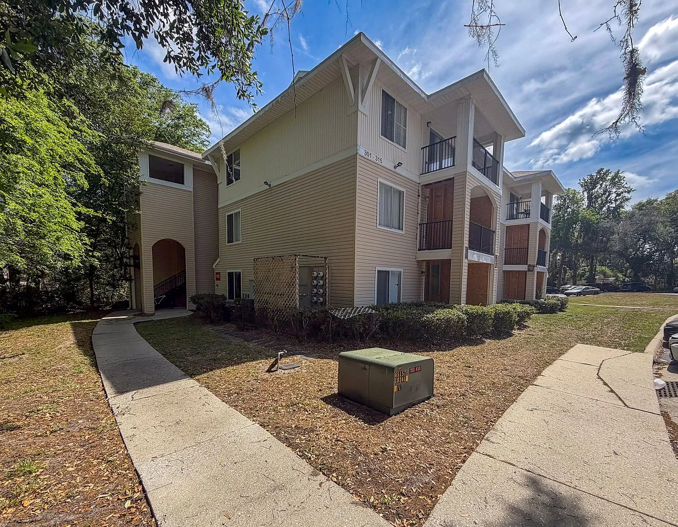 4BR/4BA Condo off SW 34th Street - available NOW! — Photo 1