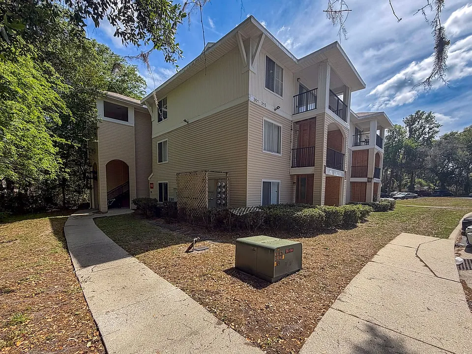 3921 SW 34th St #301