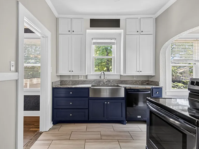 3719 W Markham St — Photo 3