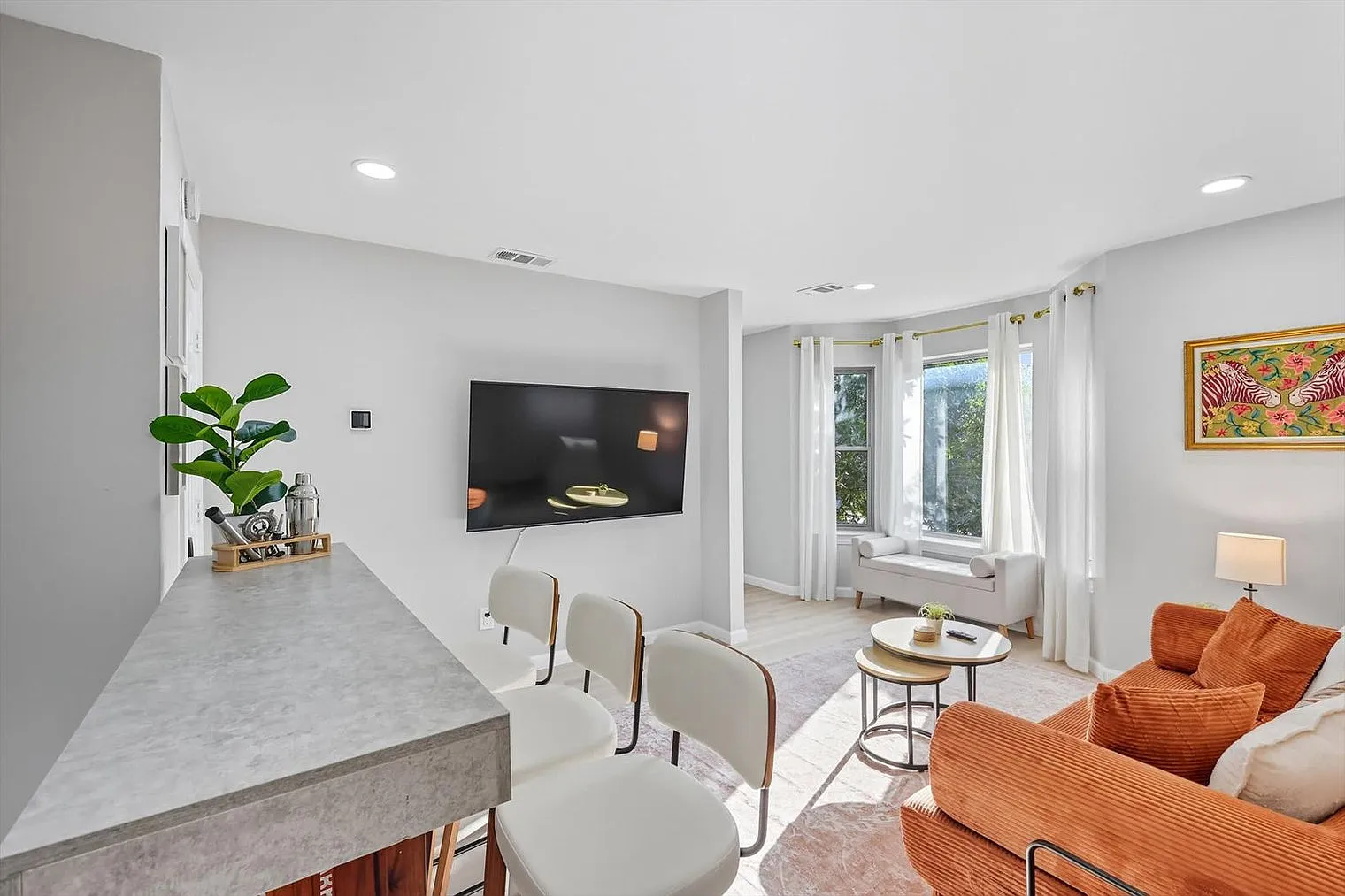 7 bed, 5.0 bath, 4660 sqft, $15,766 — Photo 2