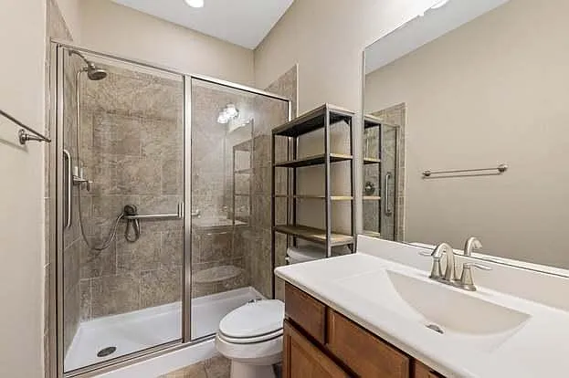 3810 Bainbridge Cv — Photo 2