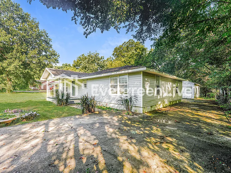 1832 Circlewood Dr — Photo 2