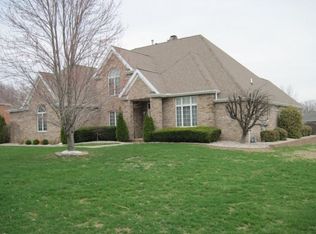 2 Tealwood Cv, Charleston, IL
