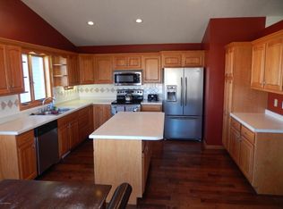 624 Meadowview Dr, Saint Charles, MN 55972