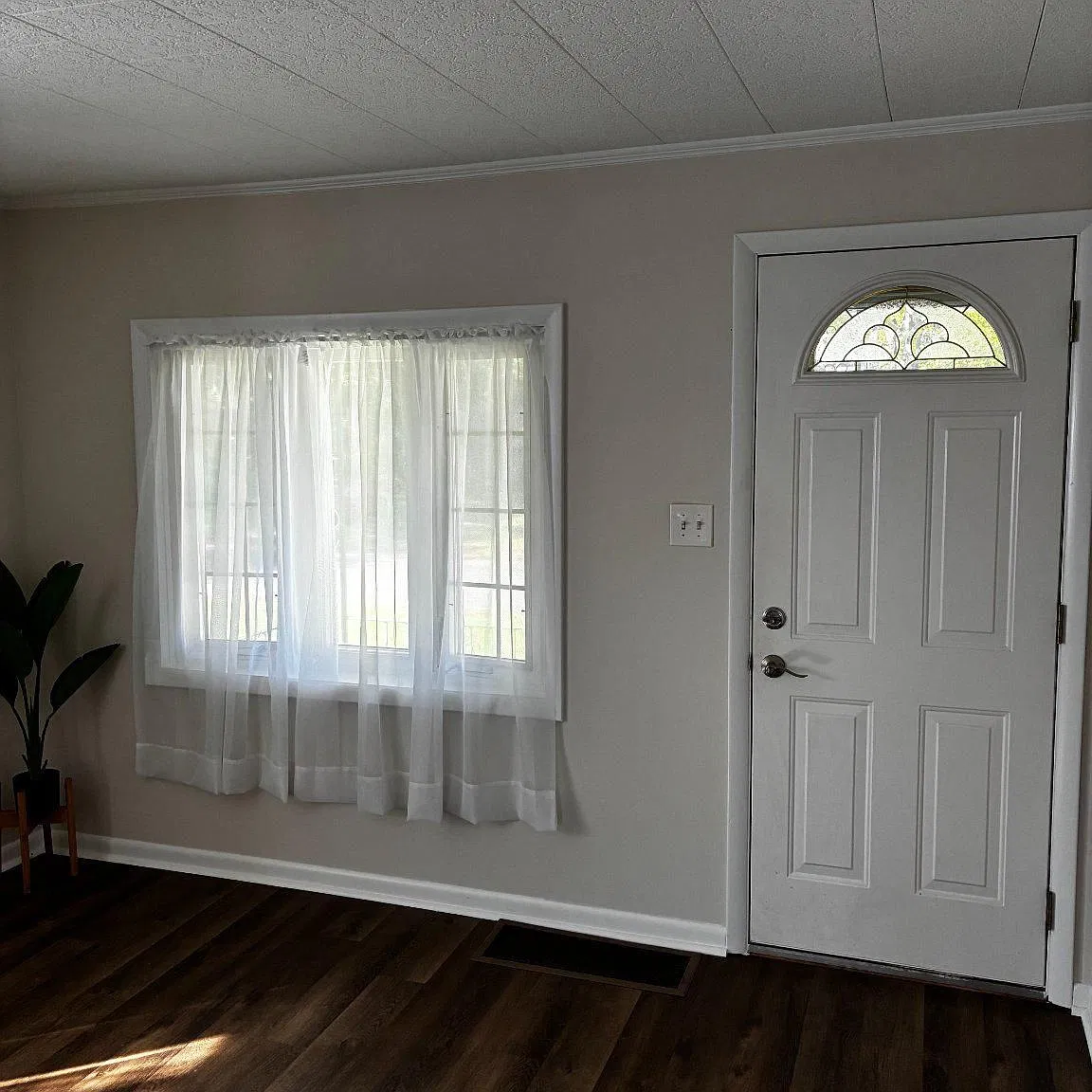 3 bed, 2.0 bath, 1322 sqft, $2,900 — Photo 4