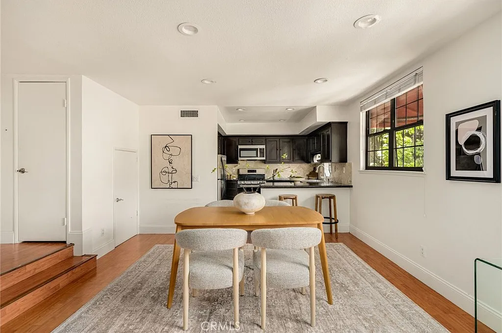 2 bed, 1230 sqft, $3,500 — Photo 2