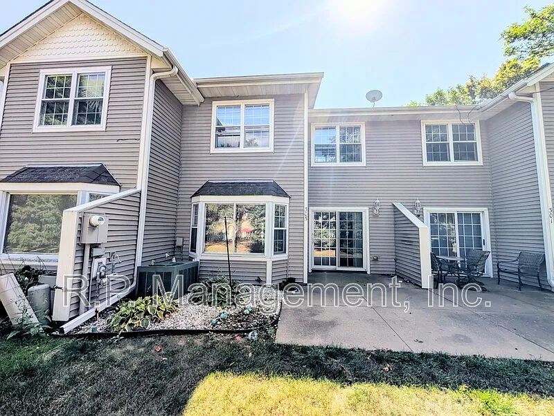 2 bed, 2.0 bath, 1396 sqft, $2,300 — Photo 2